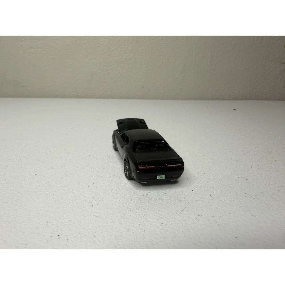 Auto World New Casting '19 Dodge Challenger R/T Scat Pack 1:64 Scale Diecast302A